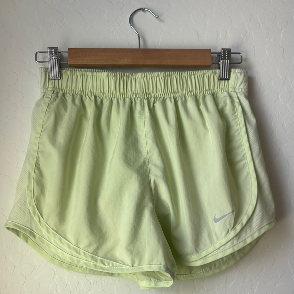 Nike Green Athletic Shorts Lightweight Elastic Waist
